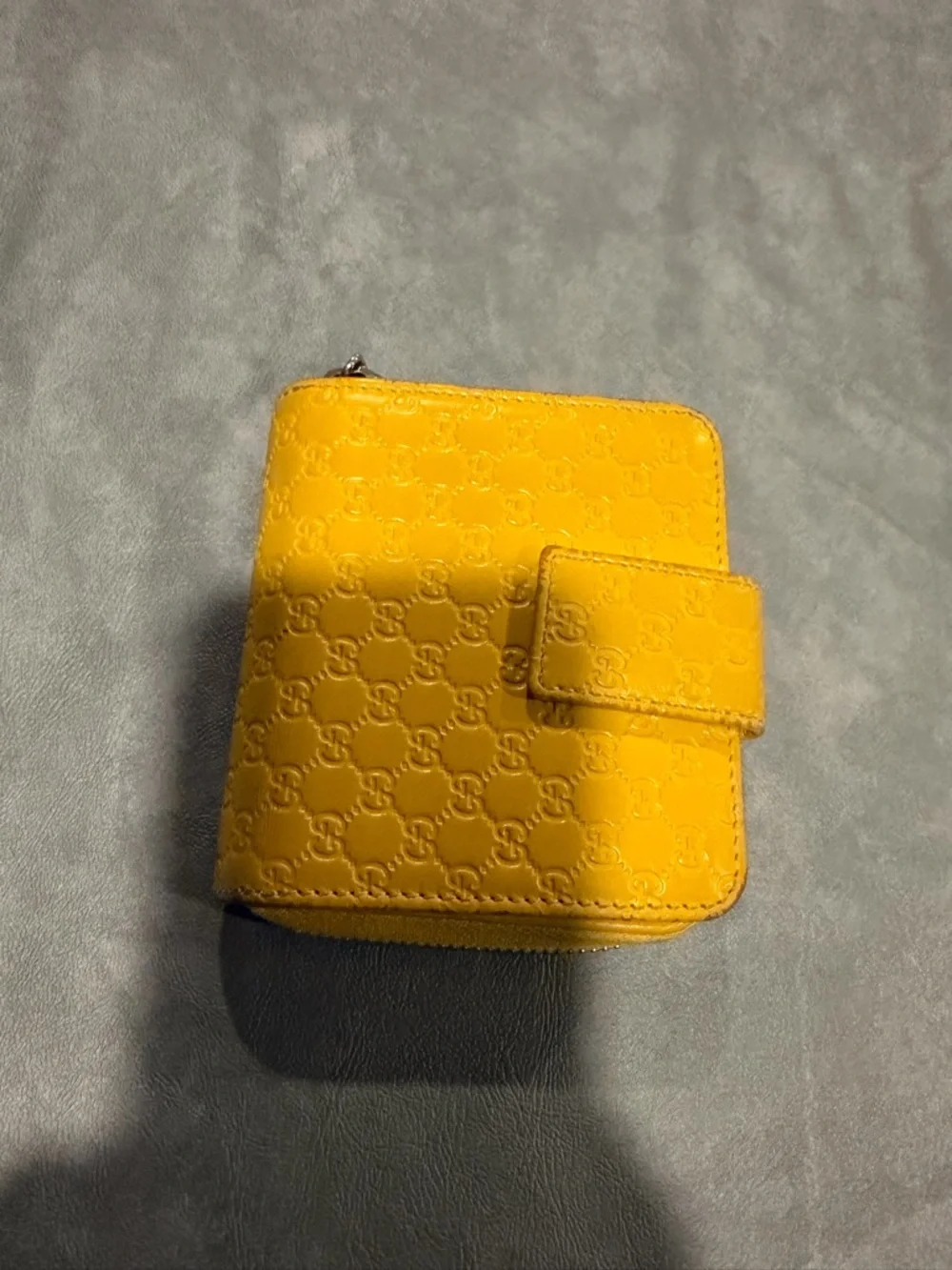 Gucci Made in Italy Embossed GG Zip Around Wallet in Mustard Yellow Leather - Picture 2 of 13